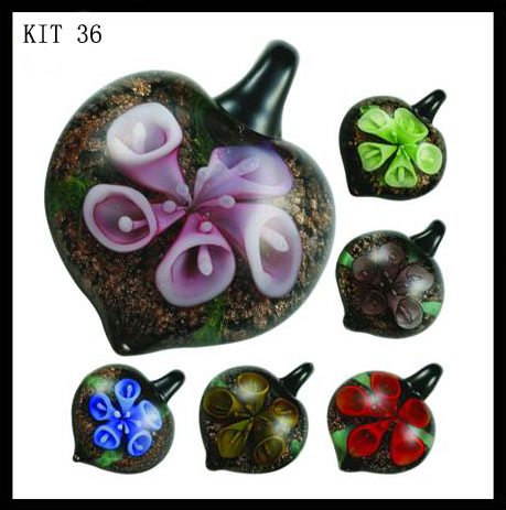 Murano Heart With Trumpetflower (Sold in 12 pcs per package, assorted colors)