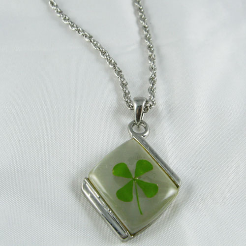 Clover Necklaces (Sold in per package of 10pcs)