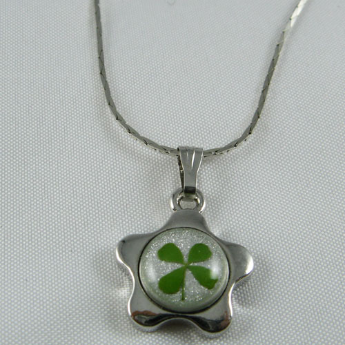 Clover Necklaces (Sold in per package of 25pcs)