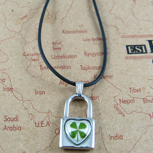 Clover Necklaces (Sold in per package of 25pcs)