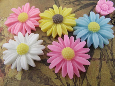 27mm Chrysanthemum Resin Flower Cabochons of Assorted Colour