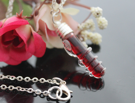 Round Bottom Tube With Clear Snake Blood Vial Necklace