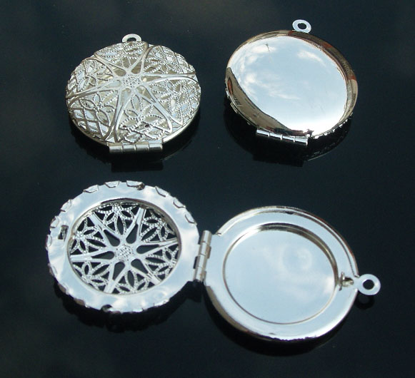 Silver Circle Locket With Carving Hollowed Designs (19MM inside, 27MM outside)
