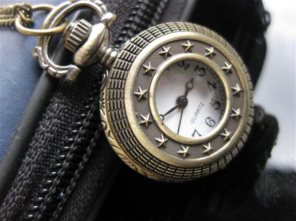 Quartz Pocket Watch With Metal Chain(Case Dia 2.5cm,Bronze-plated color)