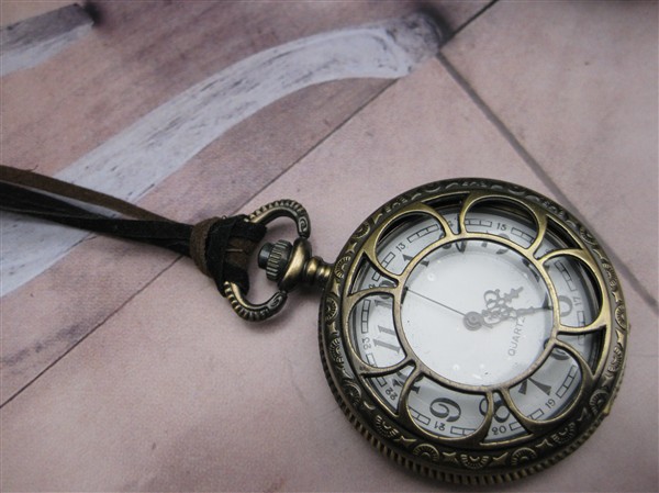 Quartz Pocket Watch With Metal Chain(Case Dia 4.5cm,Bronze-plated color)