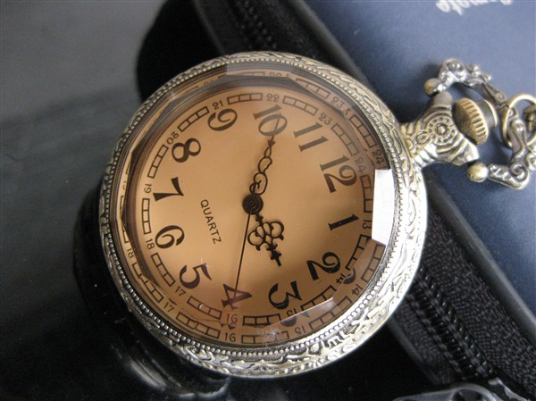 Quartz Pocket Watch With Metal Chain(Case Dia 4.5cm,Bronze-plated color)