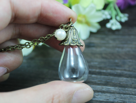 31X18MM Glass Tear Drop With Necklace Chain