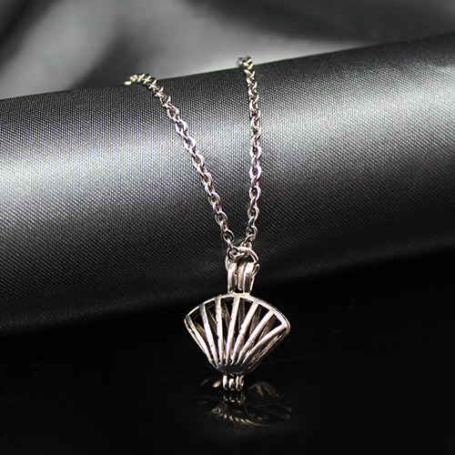 19x16MM Shell Diffuser Locket Necklace